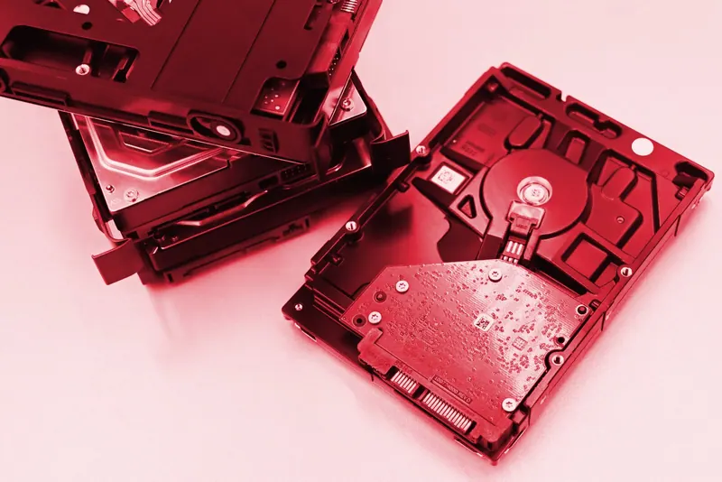 Imagen de portada del artículo «Ceph en cloud privado: almacenamiento distribuido para Proxmox y clústeres»